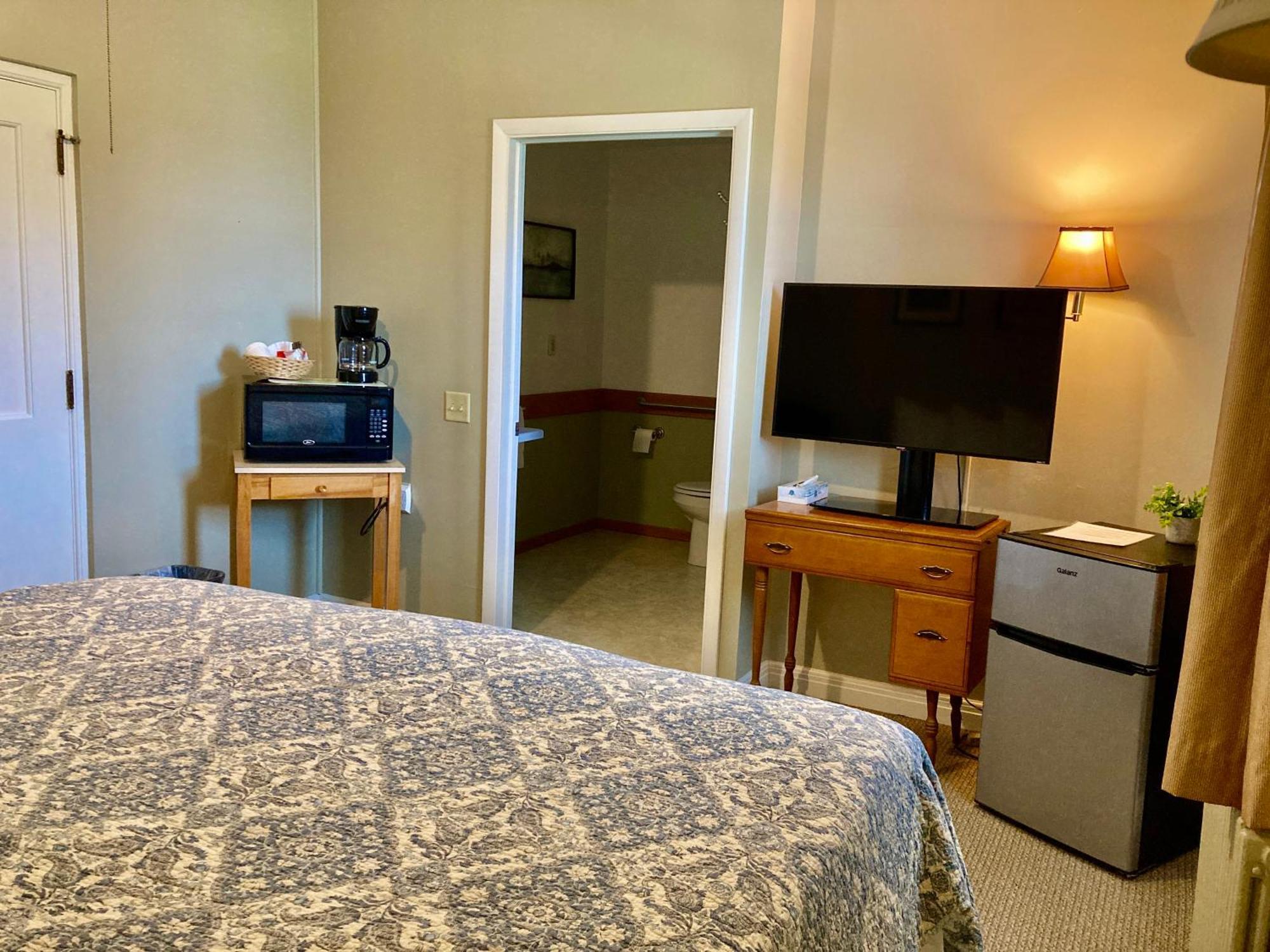 Garden Grove Retreat & Lodging Near Pictured Rocks, Fayette, Trails エクステリア 写真
